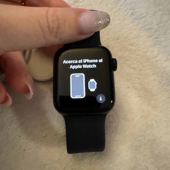 Black 40 MM Apple Watch SE (make me an offer) - Picture 1 of 6